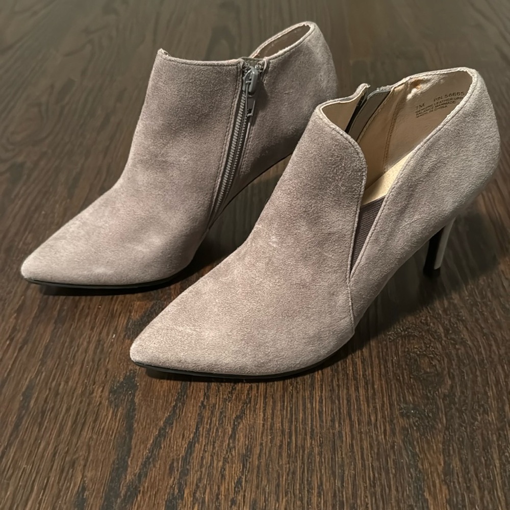 Women’s gray ankle bootie